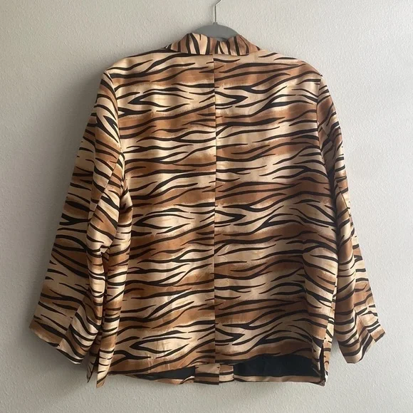 Silkland Animal Print Tiger 100% Silk Blouse Top Button down Shirt size 1X - Picture 3 of 5